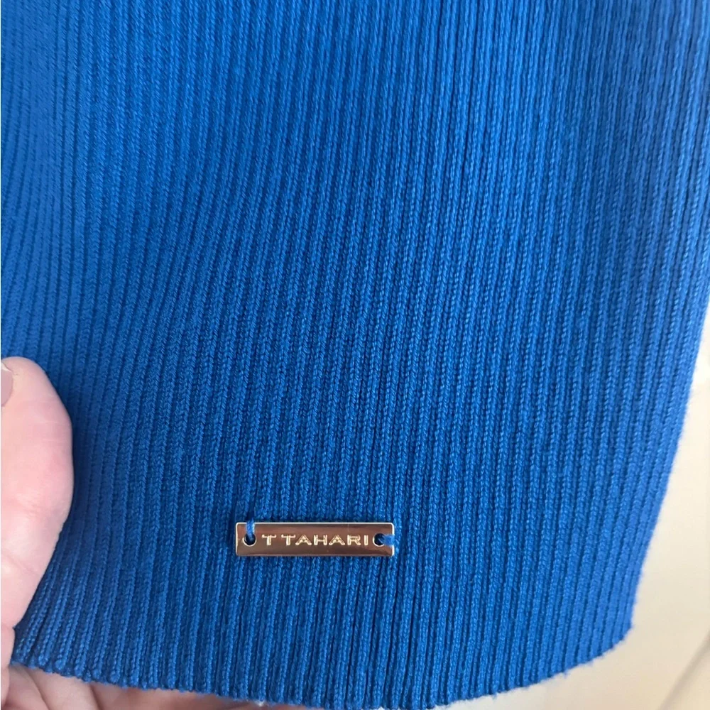 Tahari Royal Blue Ribbed Tank Top. Medium - Picture 7 of 11